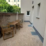 Mit Terrasse 公寓